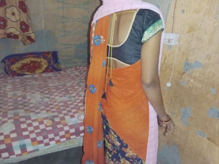 bro - in - law left sista - in - law after dressing her in saree .