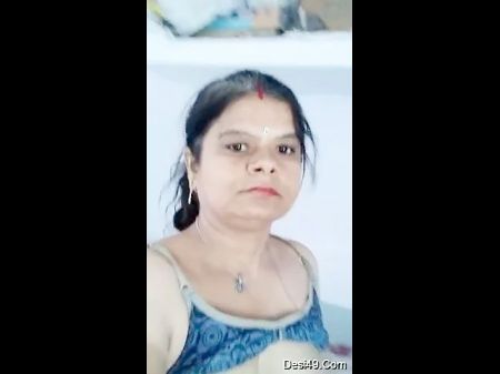 Indian Desi Aunty Demonstrating Hooters And Twat