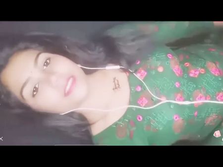 Bangladeshi Fantastic Gal Demonstrating Her Boobs On Live Vid