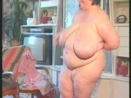 Sbbw Mature Do Housework