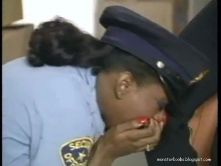 Dark-hued Ayes Cops Clit Flick