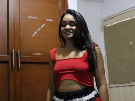 My Stepsister Displays Me Her Lingerie