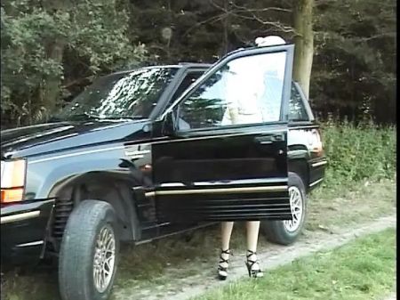 Slim German Stunner Finger-tickling Her Raw Cunny In The Forest