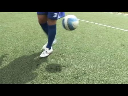 Women’s Soccer Crew All Plow Together In The Locker Room