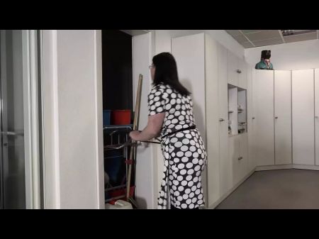 Dark Haired Bbw From Germany Idolizes Making Blowjob Penis