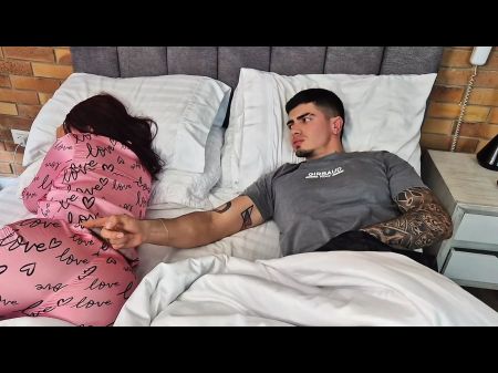 Sharing A Bed With My Leading Friend