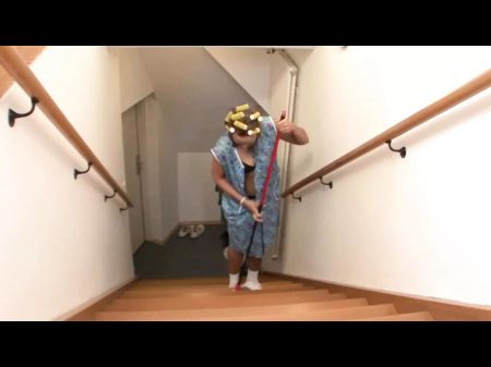 Insane Kinky Cleaning Doll Lets Herself Be Poked Properly