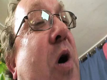 Aged Dude Gets A Play With Tongue Of A Much Junior Snatch