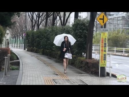 Another Bimbo Rainy Day Got Much Finer When She Gargled His Penis In The Toilet