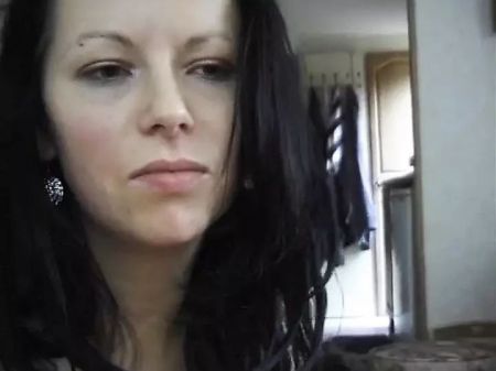 I Show With The Phone The Brunette Elisabeth An