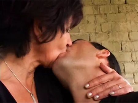 Lucky Ripened Whore Knows How To Take It From The Booty And Satiate Herself