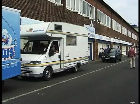 Gang-bang Touri Van